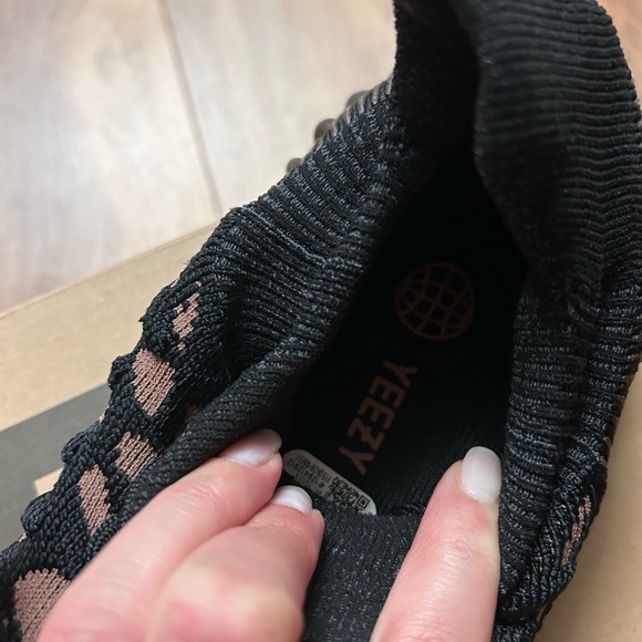 Yeezy 350 V2 knit black brand NEW - Picture 8 of 10